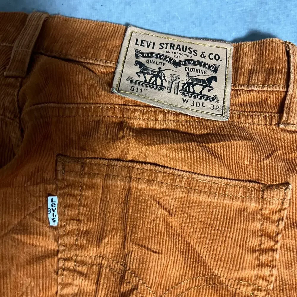 Levis waist 30